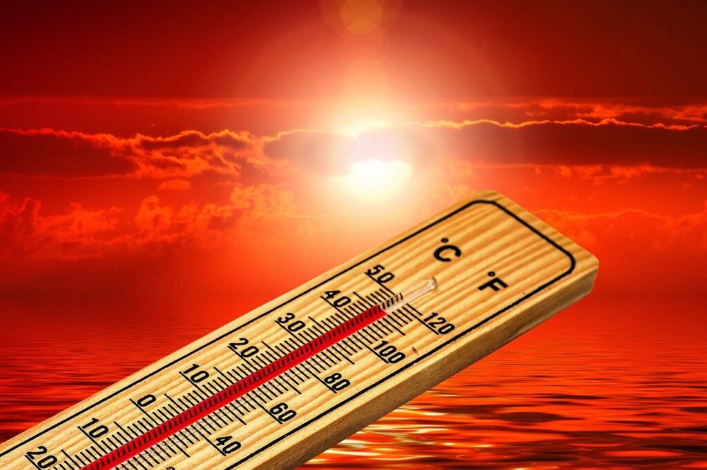 Thermometer vor rotem Sommerhimmel - Quelle: Image by Gerd Altmann from Pixabay