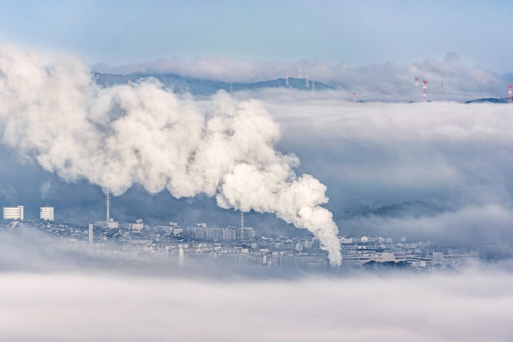 Rauchwolken aus Industriekraftwerken