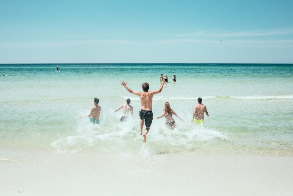 Kinder am Strand