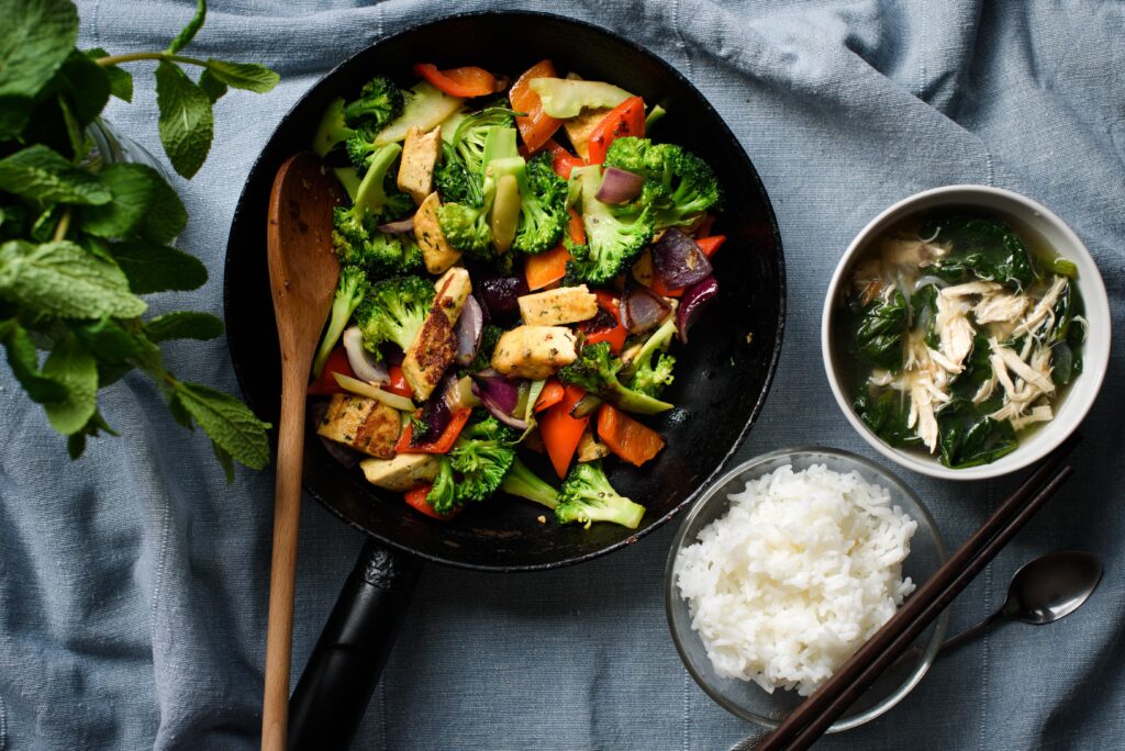 Salatschüssel mit Tofu